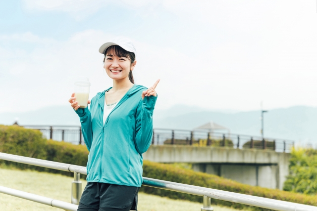 ランニングする女性