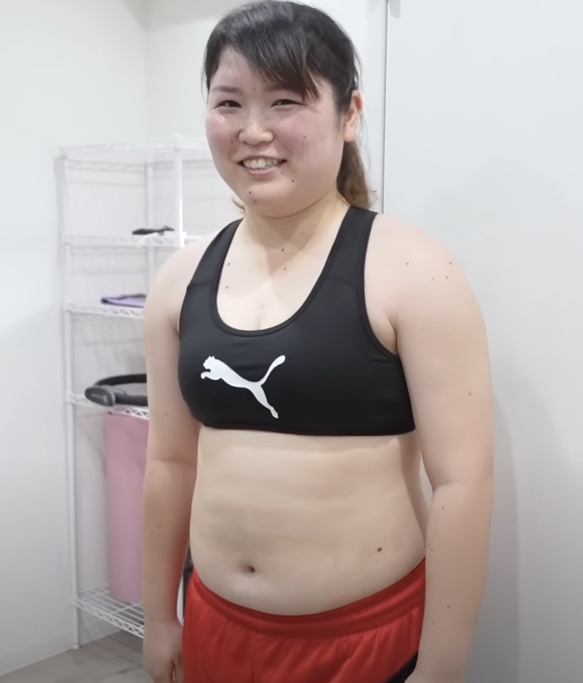 オンラインパーソナルで-30kgのダイエットに成功した80キロ代の女性がダイエットを開始した1ヶ月半後の姿